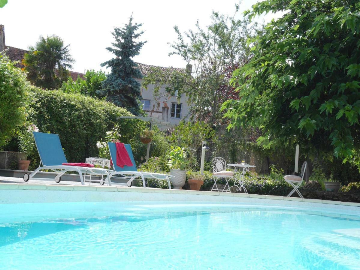 Bed and Breakfast L'Arbre D'Ange Montmorillon Exterior foto