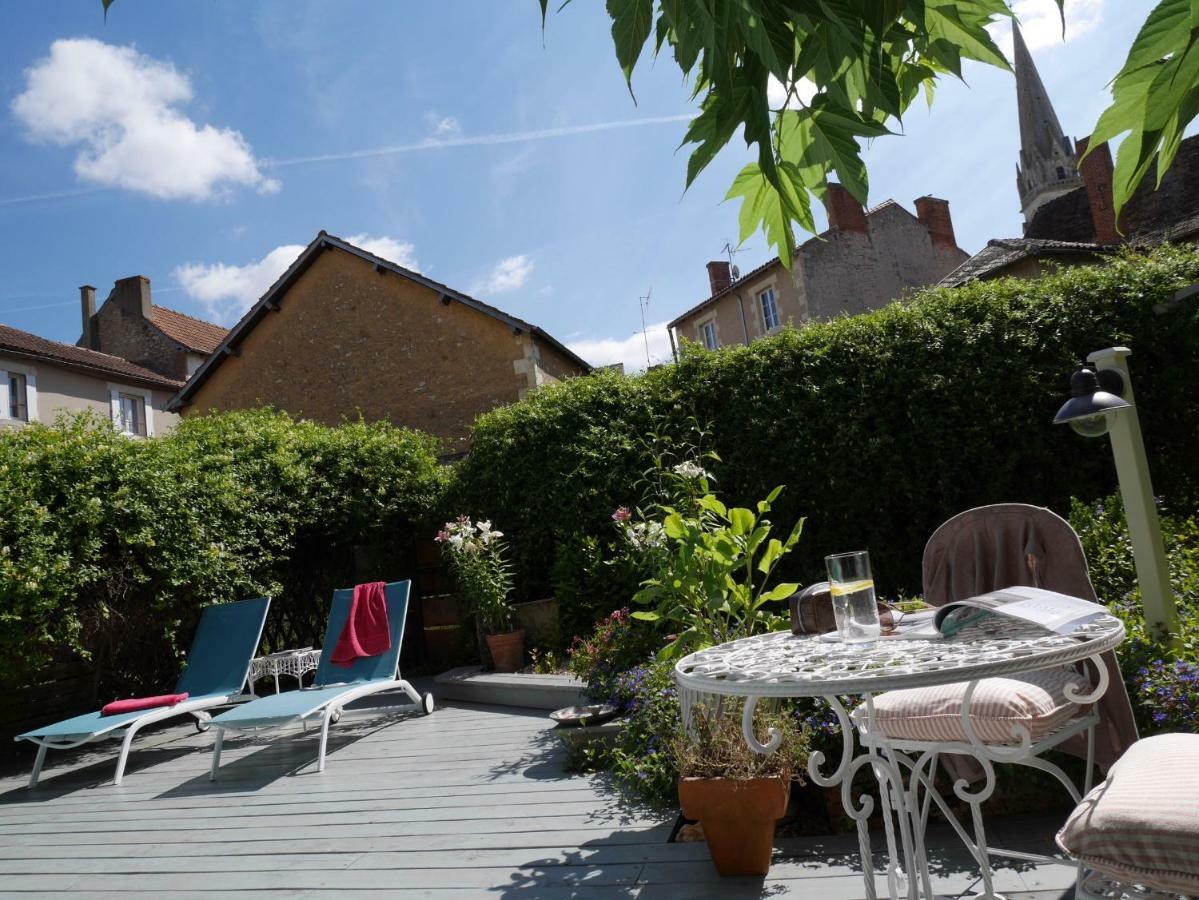 Bed and Breakfast L'Arbre D'Ange Montmorillon Exterior foto