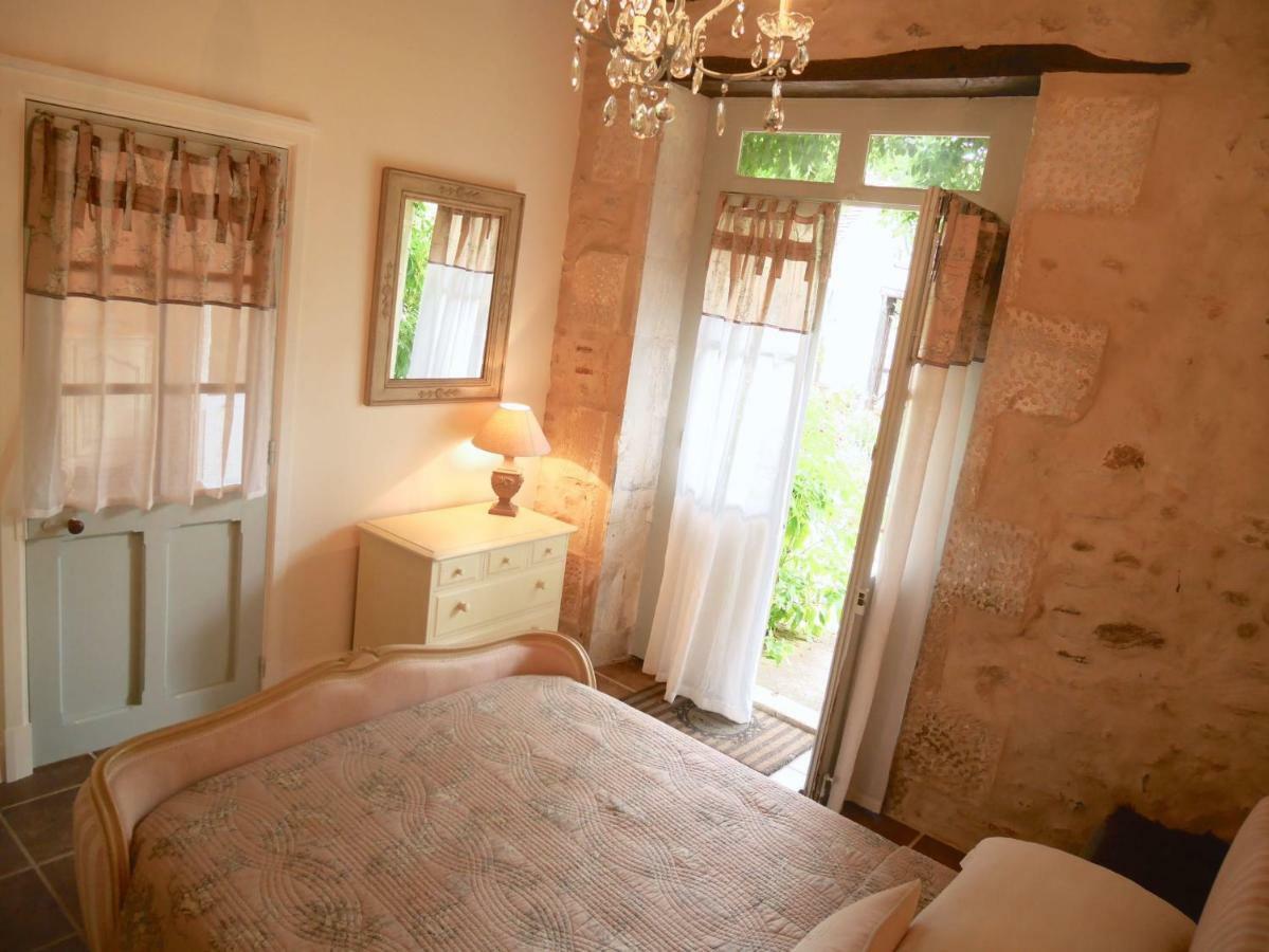 Bed and Breakfast L'Arbre D'Ange Montmorillon Exterior foto