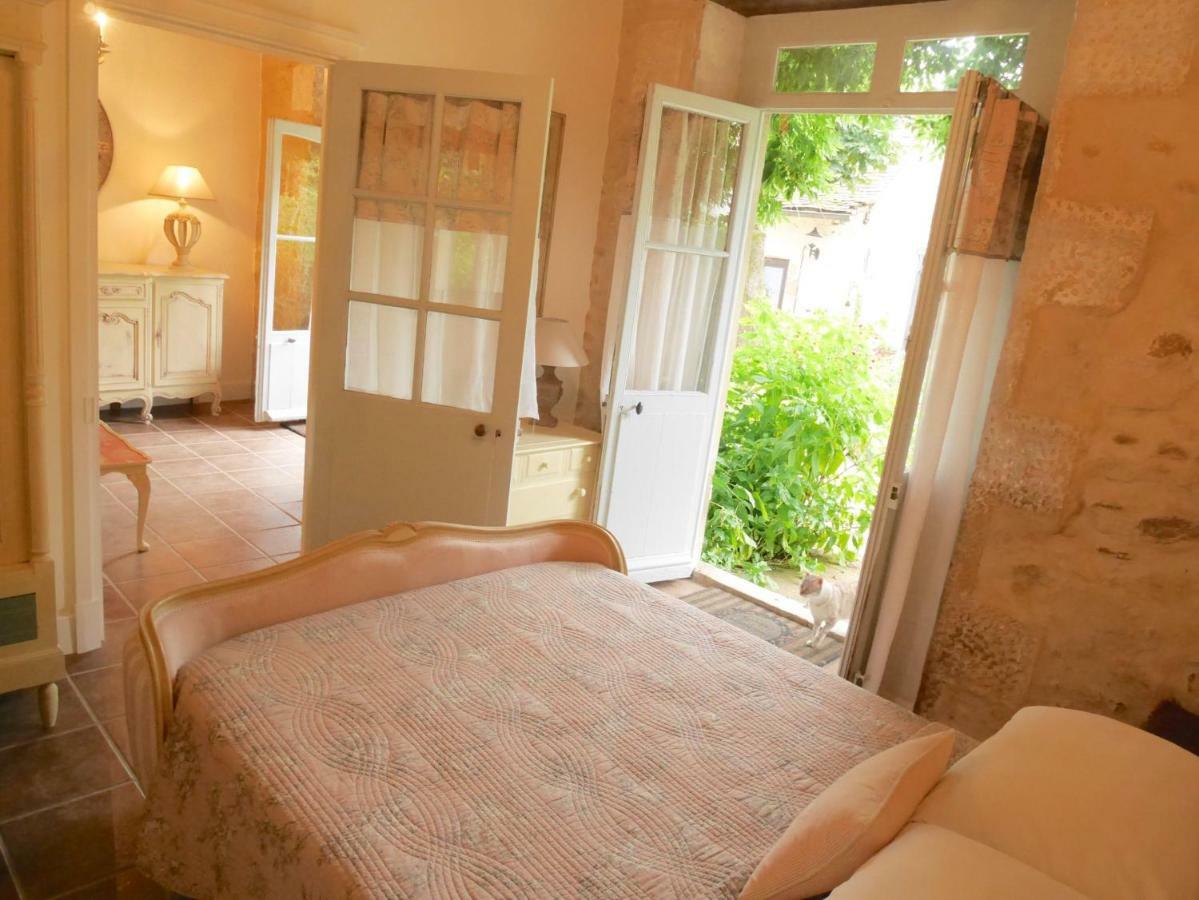 Bed and Breakfast L'Arbre D'Ange Montmorillon Exterior foto