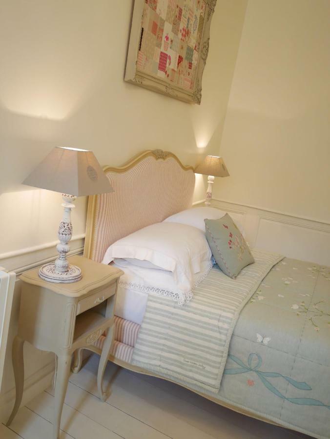 Bed and Breakfast L'Arbre D'Ange Montmorillon Exterior foto