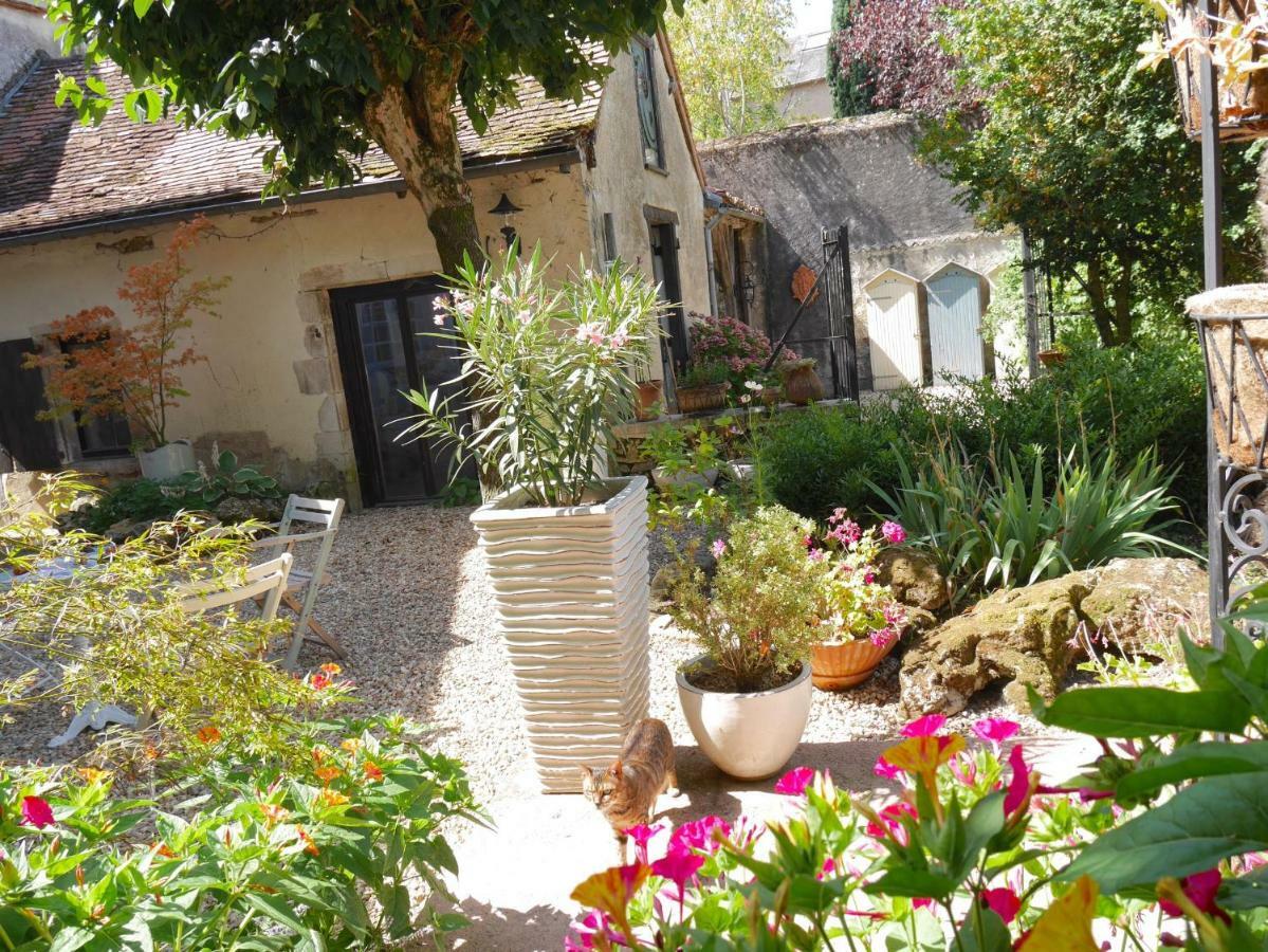 Bed and Breakfast L'Arbre D'Ange Montmorillon Exterior foto
