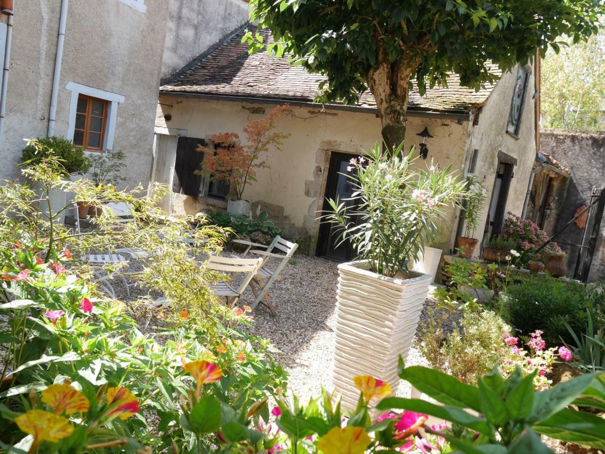Bed and Breakfast L'Arbre D'Ange Montmorillon Exterior foto