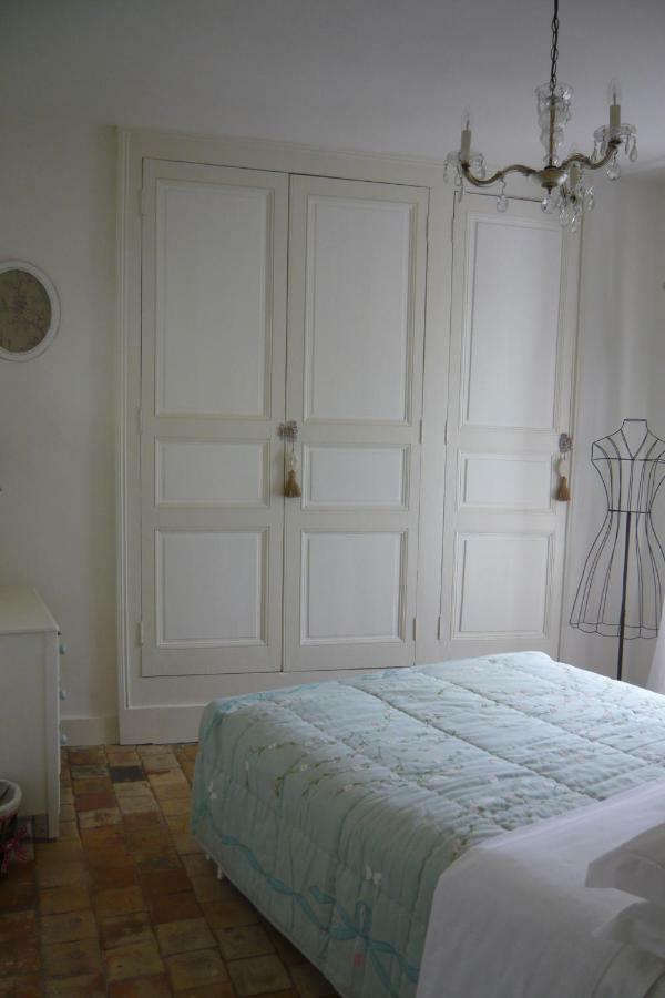 Bed and Breakfast L'Arbre D'Ange Montmorillon Exterior foto