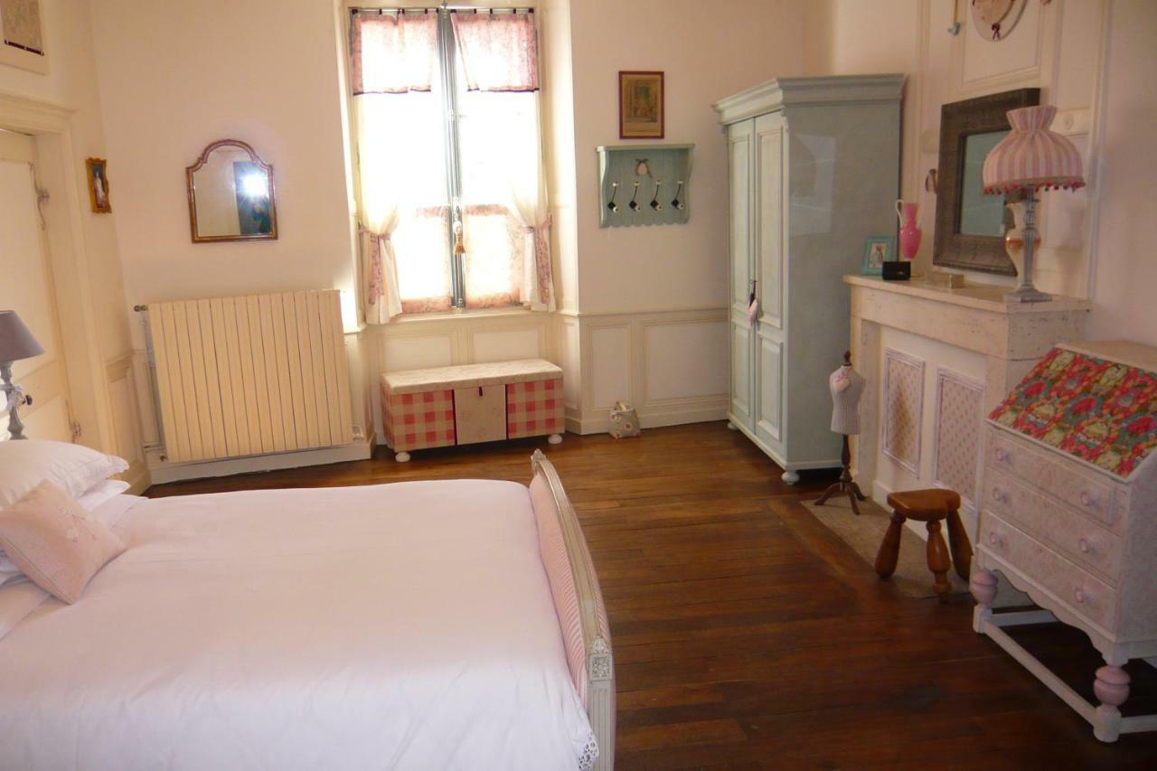 Bed and Breakfast L'Arbre D'Ange Montmorillon Exterior foto
